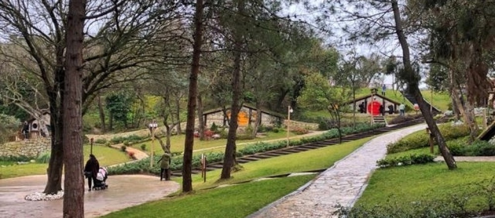 Darıca Hobbit Köyü: Masalsı Dünyada Eşsiz Bir Deneyim