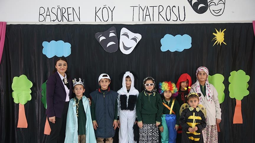 Köy Okulunda Yetişen Geleceğin Tiyatrocuları